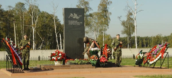Ногинский район, Богородское кладбище.  Мемориал павшим защитникам Отечества.  Открыт в 2001 г.