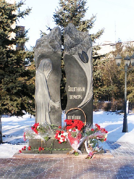 г. Озеры, мкр. Маршала Катукова.  Памятный знак воинам, погибшим в локальных войнах.  Открыт в 2005 г.