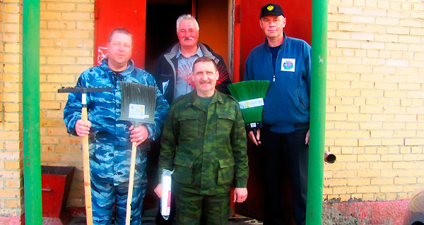 Ветераны на субботнике в Егорьевске