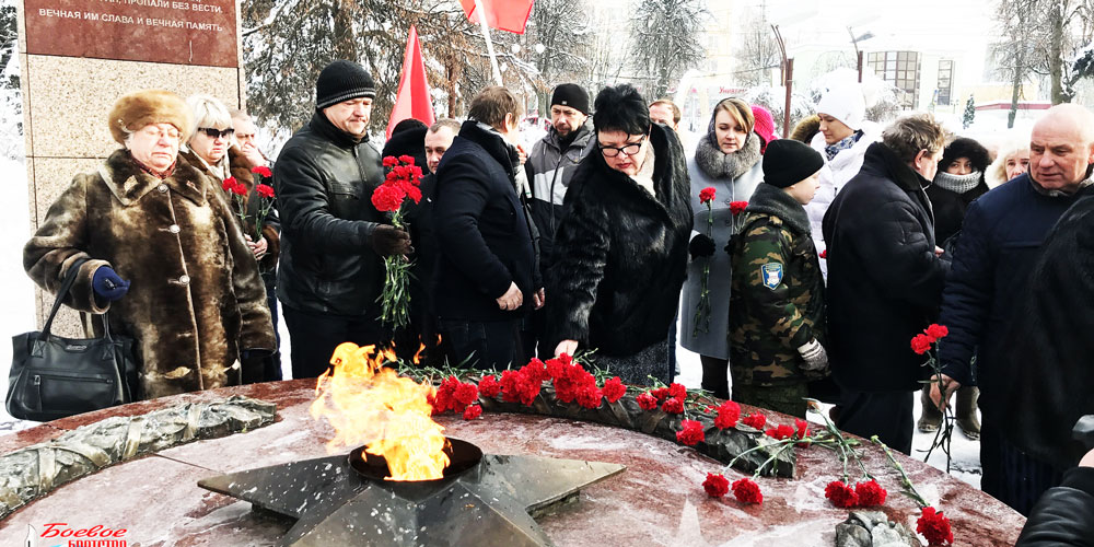 Ленинское отделение «Боевого Братства» провело акцию возложения цветов в знак увековечения памяти летчика Романа Филипова