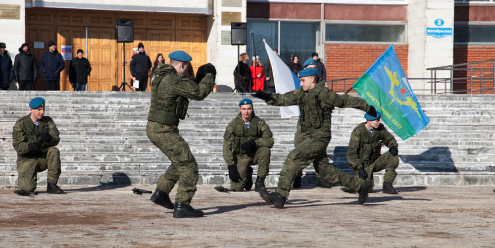 Празднование 23 февраля на Октябрьской площади в Орехово-Зуеве