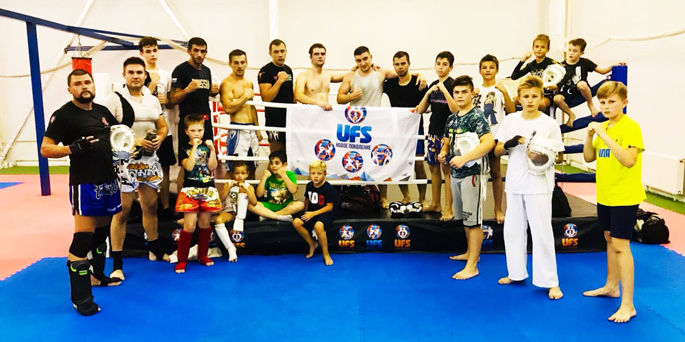 Члены Пушкинского «БОЕВОГО БРАТСТВА» проводят тренировки тайским боксом