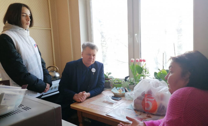 Подмосковный депутат передал гуманитарную помощь беженцам из Донецка