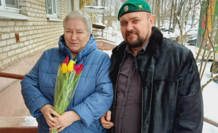Ветеран «БОЕВОГО БРАТСТВА» Ленинского округа поздравил матерей и вдов защитников Отечества с 8 марта