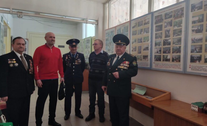Дмитровские ветераны посетили школьный музей