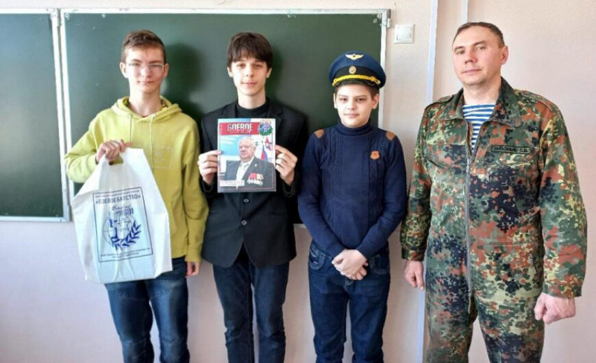 Ветеран Сергей Низовкин провел урок мужества в Заревской школе