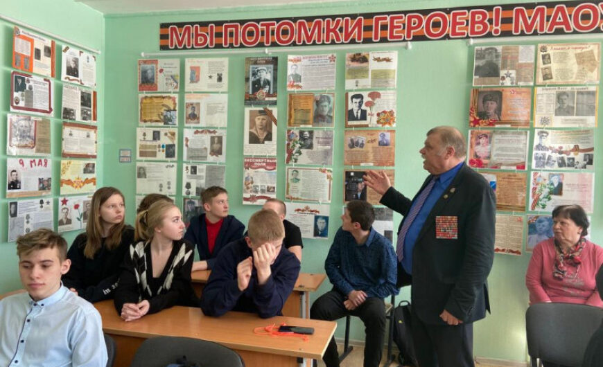 Урок мужества «Россия и Крым» провел ветеран Анатолий Тананаев
