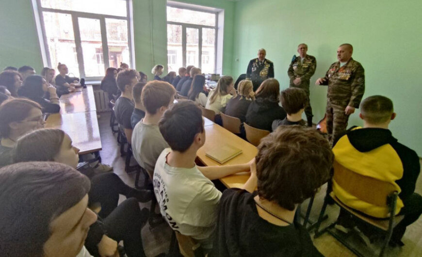 Ветераны Пушкинского «БОЕВОГО БРАТСТВА» провели урок мужества в местном техникуме