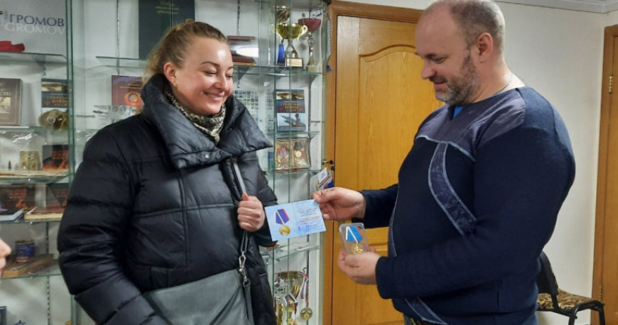 «Необходимо выделять таких людей»:  Елене Бокаревой из Домодедова вручили медаль
