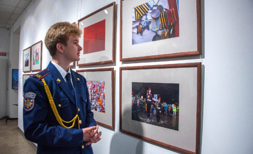 Балашихинские ветераны, кадеты и юнармейцы участвовали в открытии патриотической фотовыставки