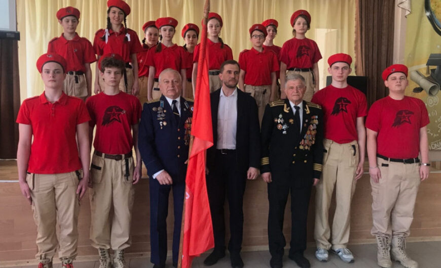 Ветераны Егорьевского «БОЕВОГО БРАТСТВА» провели акцию «Знамя Победы» в школе №1