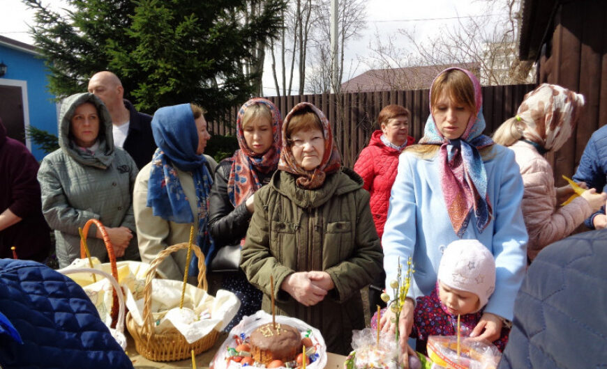 Семья ветерана Николая Пикова посетили храм Казанской Богоматери