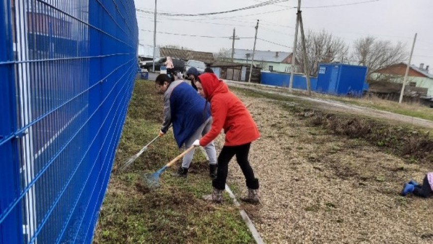 Волонтер Ольга Рыбкина провела субботник в посёлке Казачка