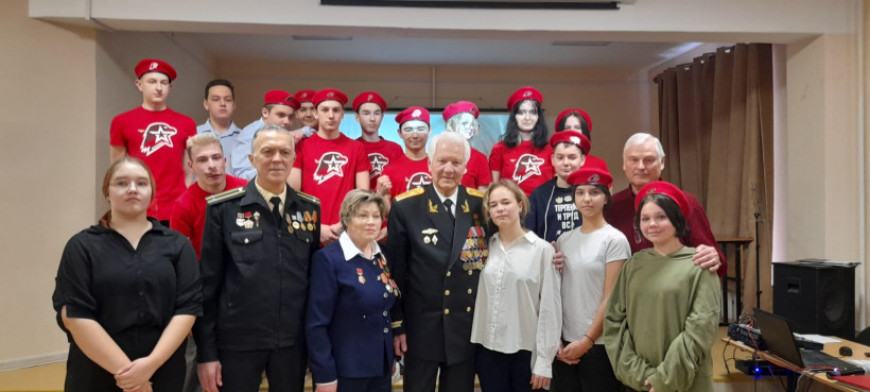 В День космонавтики ветераны провели урок мужества в дедовской школе №3