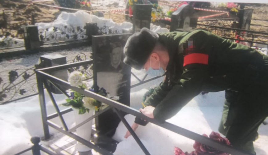 Солдаты под руководством члена Орехово-Зуевского «БОЕВОГО БРАТСТВА» Ивана Черняева навели порядок на ветеранских могилах