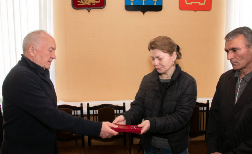 В Солнечногорске родителям погибшего участника спецоперации вручили орден Мужества