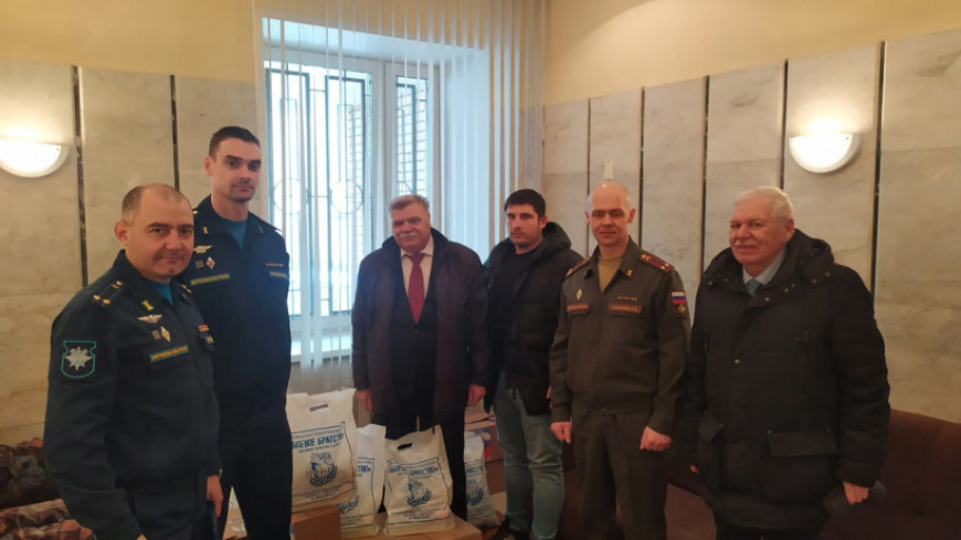 Щелковские ветераны передали гуманитарную помощь в госпиталь