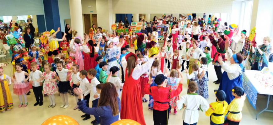 Ярмарку дошкольных образовательных учреждений «Карусель традиций» провели в Чкаловском
