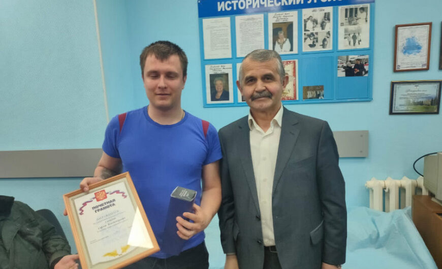Член Щелковского «БОЕВОГО БРАТСТВА» Владимир Шапкин поздравил сотрудников скорой медицинской помощи