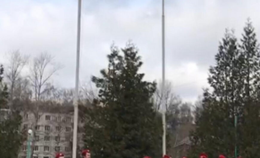 Юнармейцы отряда «Цунами» подняли над школой флаг Российской Федерации