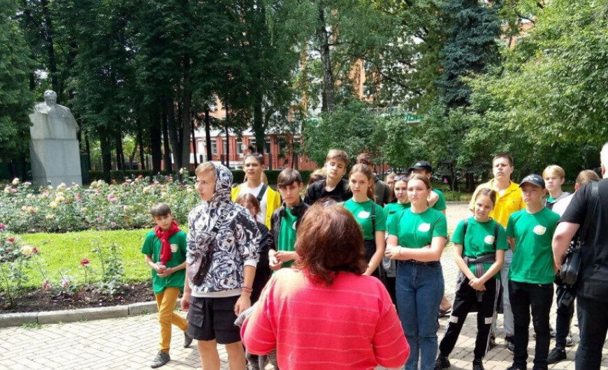 Школьники из Донбасса побывали на экскурсии в Доме-музее академика Королева