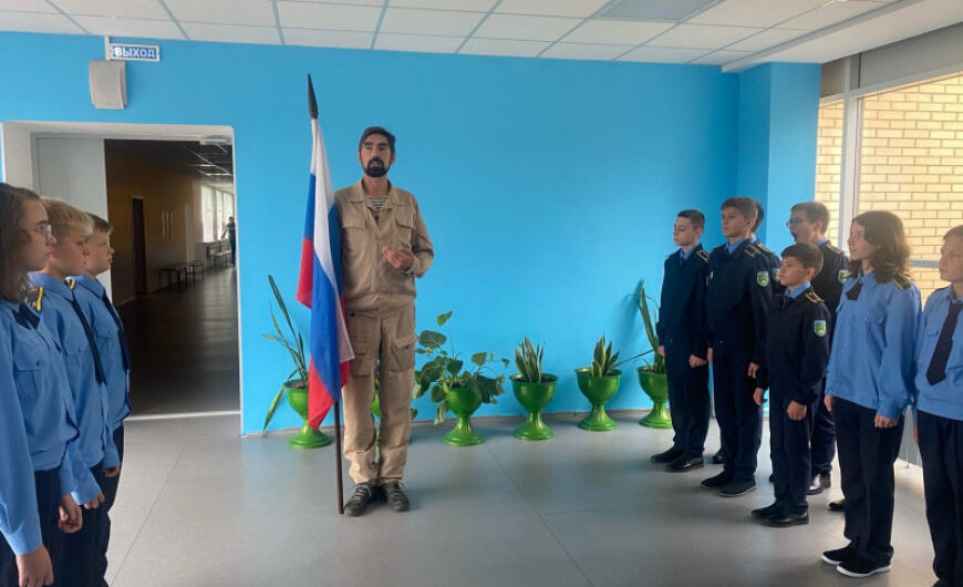 В щелковской школе №19 провели тренировку по поднятию флага