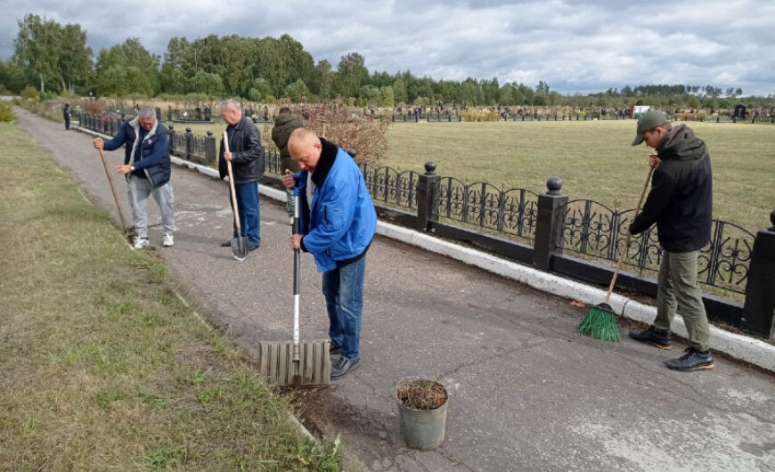 Электрогорские ветераны и волонтеры провели субботник на Богородском кладбище