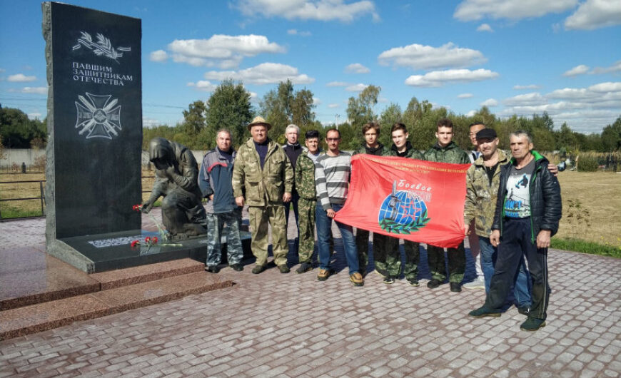 Ветераны из Павловского Посада участвовали в субботнике на Богородском кладбище
