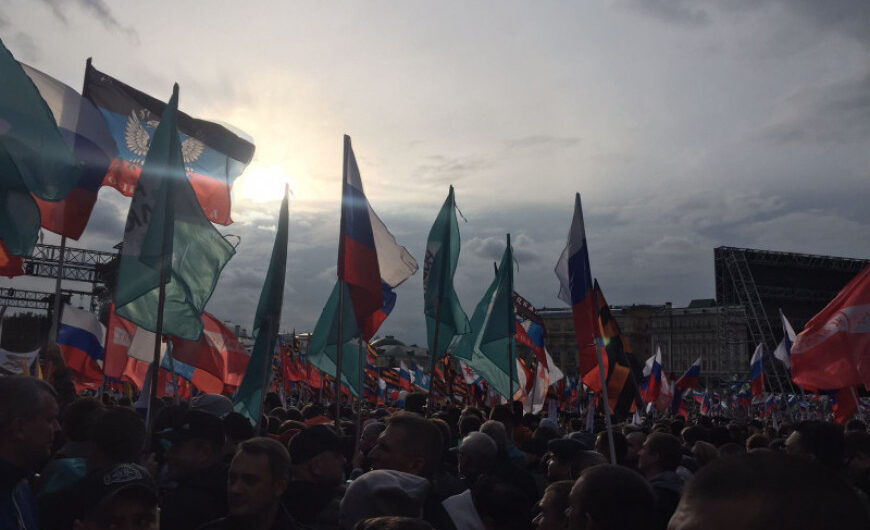 Лобненские ветераны участвовали в акции «Своих не бросаем» на Манежной площади