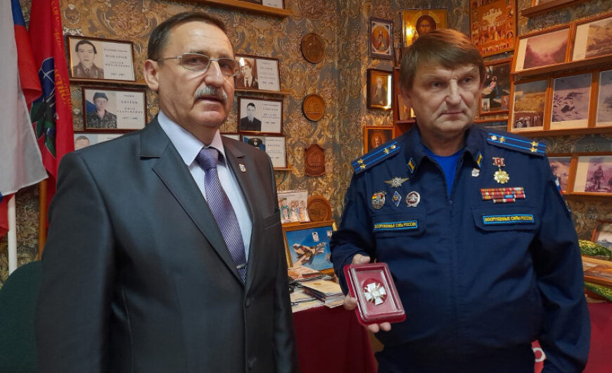 Ветерану Юрию Петухову вручили знак «За заслуги»