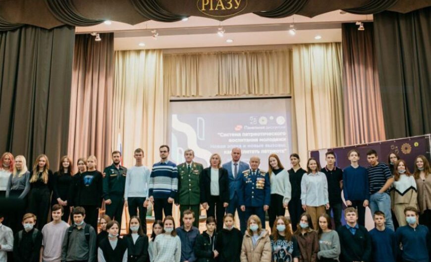 Балашихинские ветераны рассказали студентам и школьникам о подвигах героев Отечества