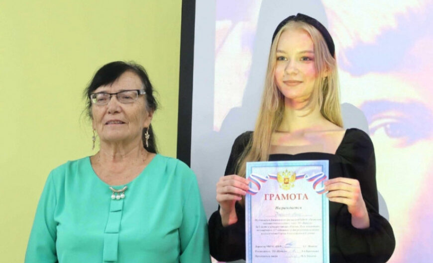 Анна Кирина из домодедовской «Волонтерской роты» заняла первое место в конкурсе чтецов