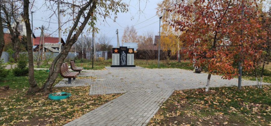 Имена 167 воинов-фронтовиков увековечили на мемориале в Дятловке