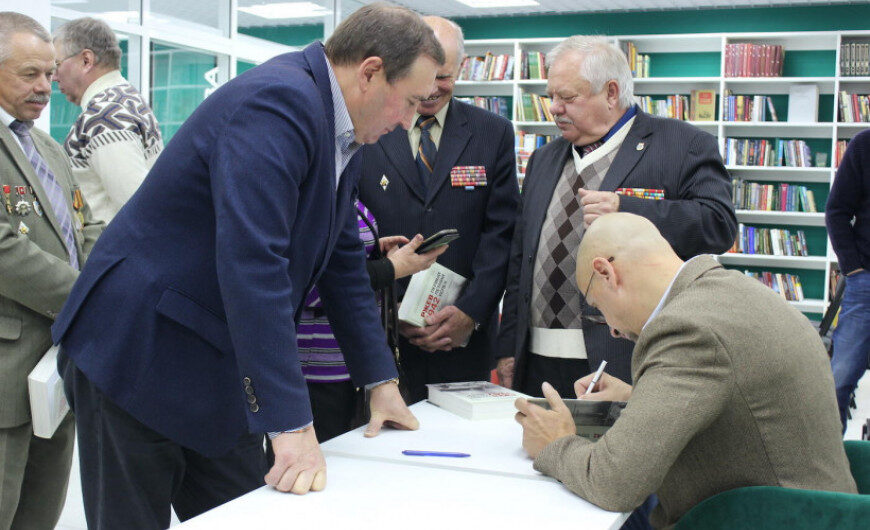 Дмитровские ветераны и поисковики обсудили новую книгу «Ржев 1942. Первый летний успех»