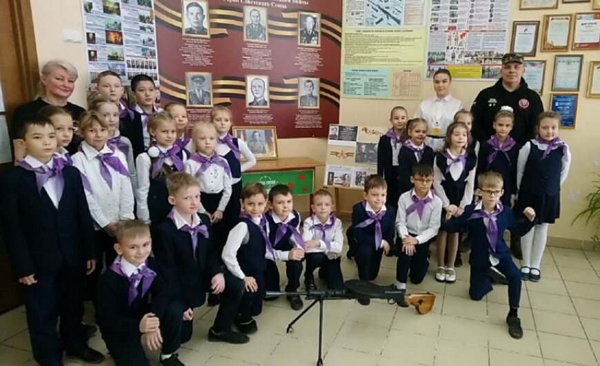В школе №14 в Балашихе открыли парту в честь Героя Советского Союза Евгении Рудневой
