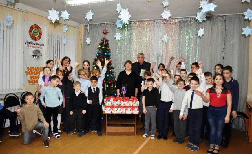 Балашихинский ветеран передал 60 сладких подарков детям с ограниченными возможностями здоровья