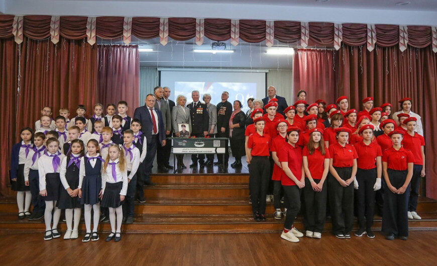 Парты в честь Героя России Алексея Ситникова открыли в двух школах Балашихи