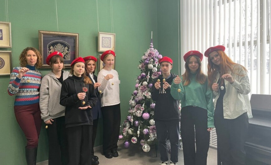 Щелковские дети посетили новогоднюю выставку в краеведческом музее