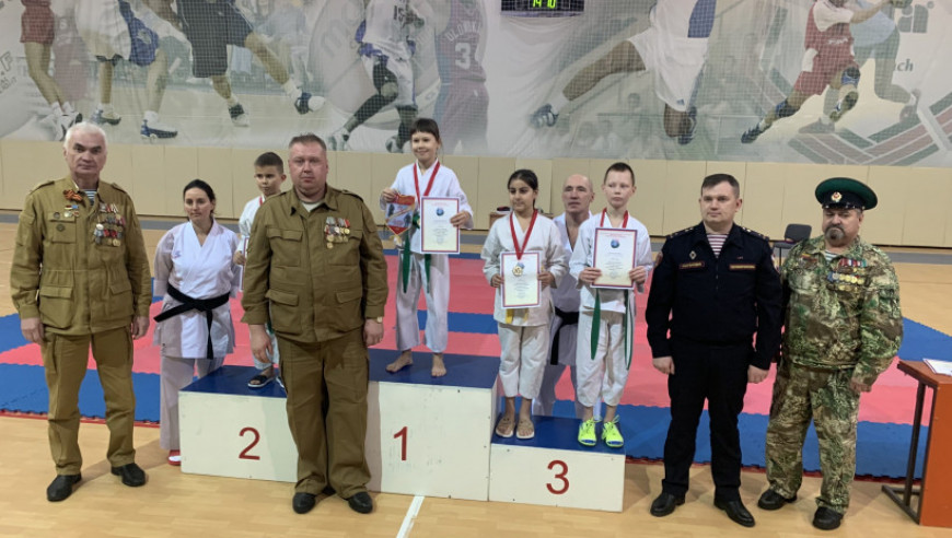Лотошинские ветераны открыли турнир по каратэ и наградили победителей