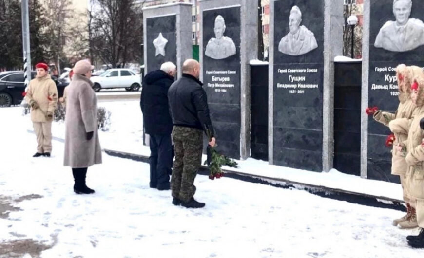 Домодедовский ветеран участвовал в возложении цветов на аллее Героев