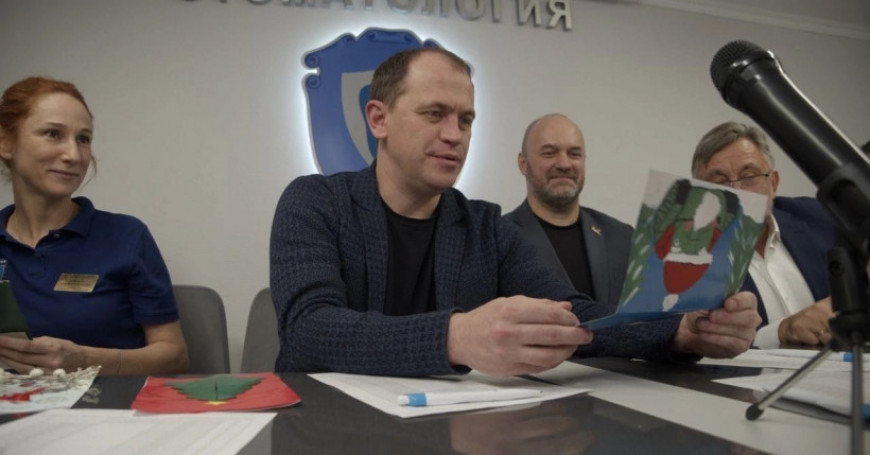 Домодедовские ветераны передадут военным сделанные детьми новогодние открытки