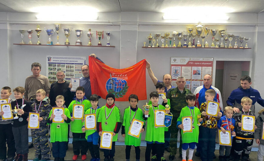В Лосино-Петровском ветераны организовали турнир по мини-футболу