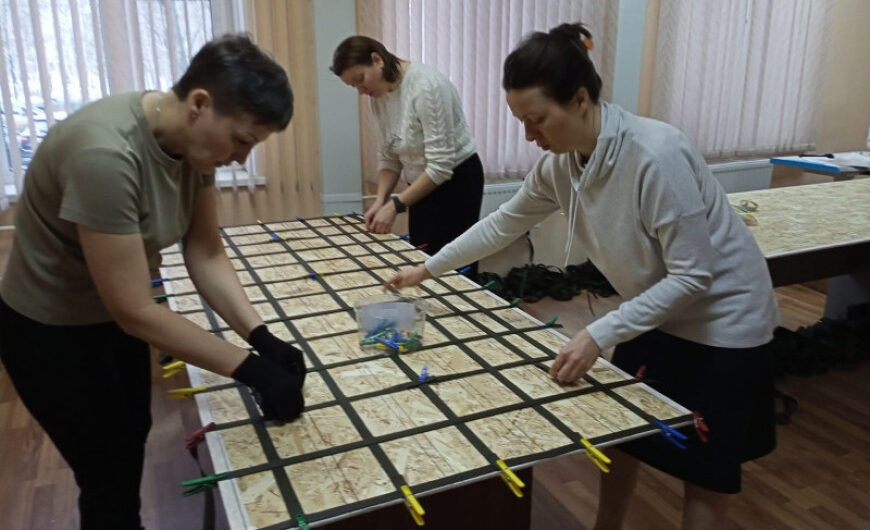 Руководитель щелковской «Волонтёрской роты» Наталья Власенко организовала пошив тактических носилок в Монине