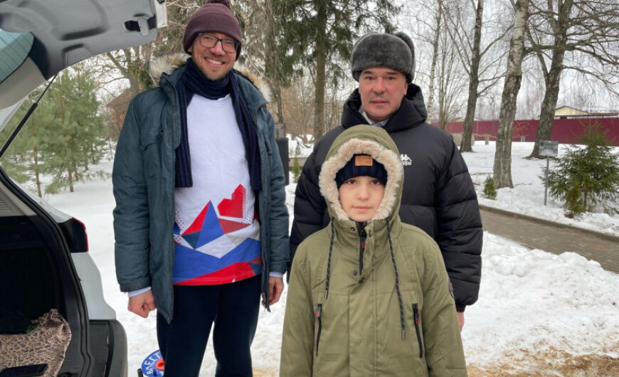 Лотошинские добровольцы убрали снег у 15 памятников в районе