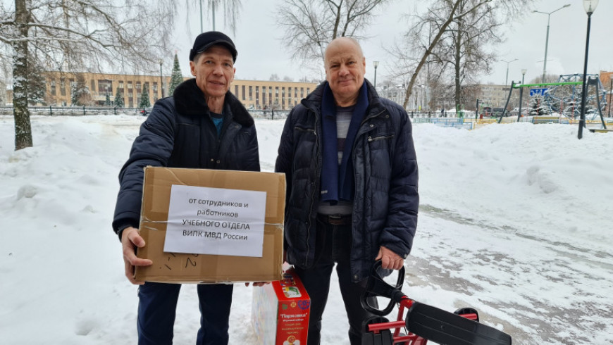 Сотрудники МВД собрали рождественские подарки для детей Донбасса