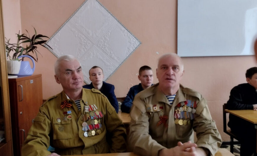 Ветераны провели урок мужества в Савостинской школе