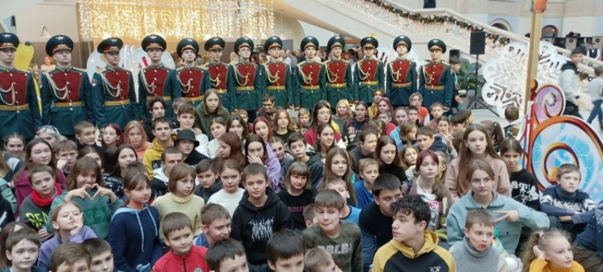 Балашихинское «БОЕВОЕ БРАТСТВО» организовало поездку на рождественское  представление для 200 детей